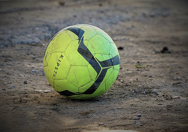 浓眉正式宣布休赛期将重返湖人，独行侠成冤大头，哈里森出面安抚.